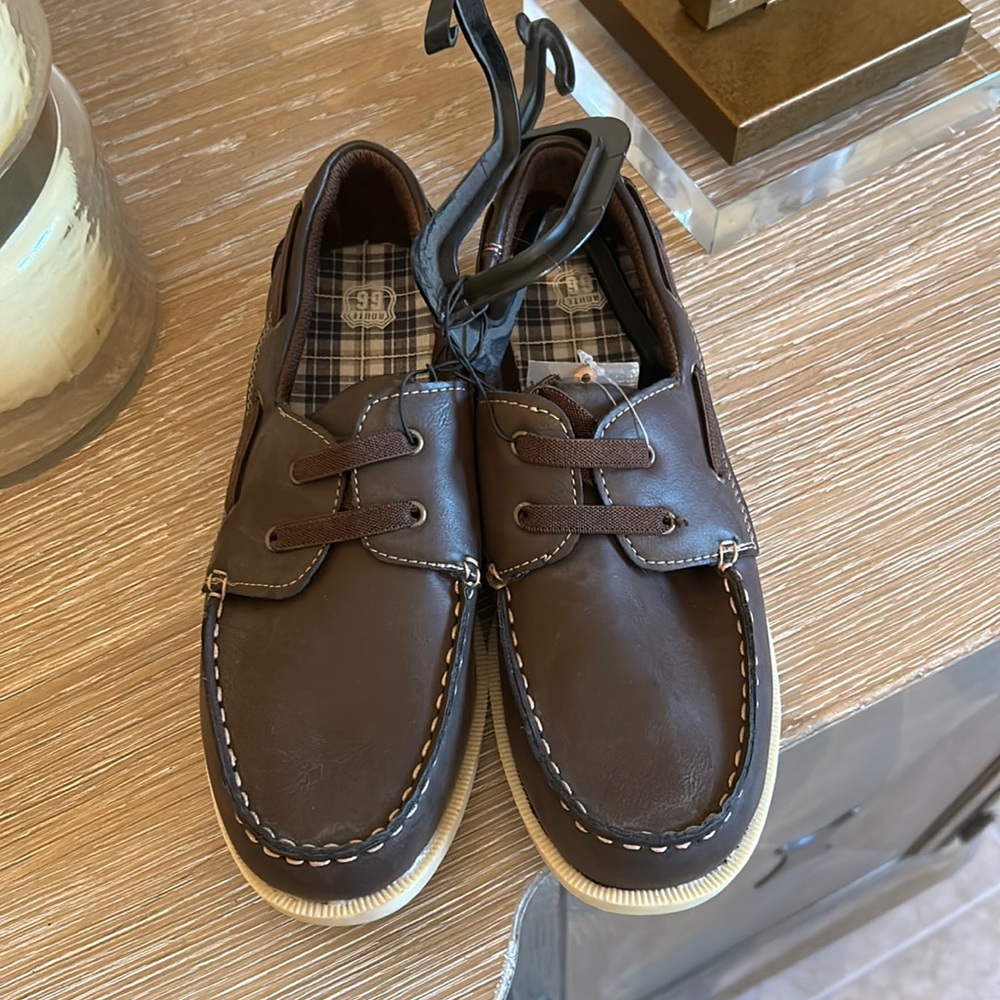 Boys new with tags brown dress shoes size 5